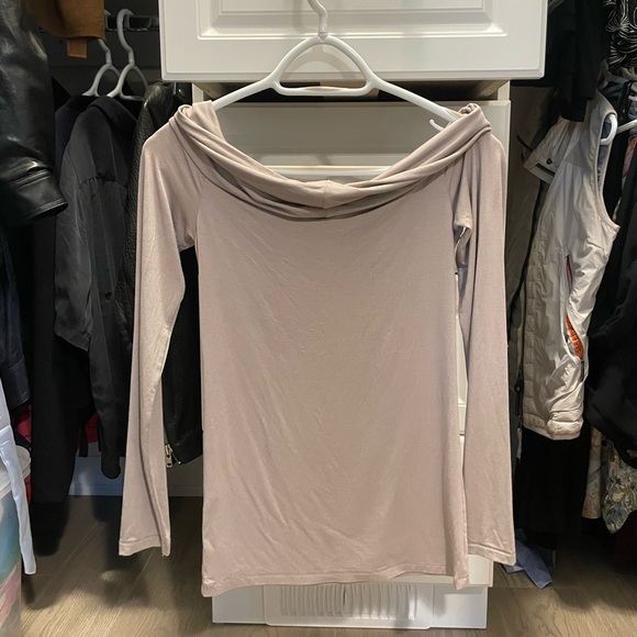 Wilfred Off the Shoulder Stretchy Top - Picture 2 of 2